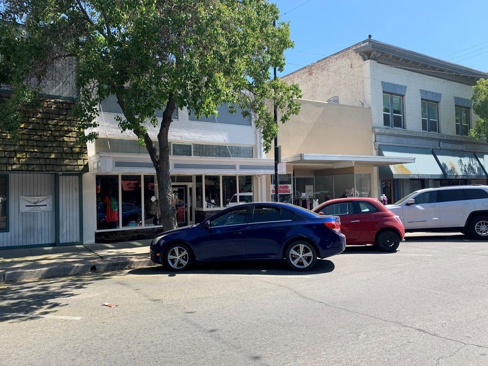 Remodeled High Exposure Retail/Office Building Off Hard Corner: 349 W D St, Lemoore, CA 93245